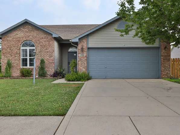 1704 Creekside Dr, Brownsburg, IN 46112