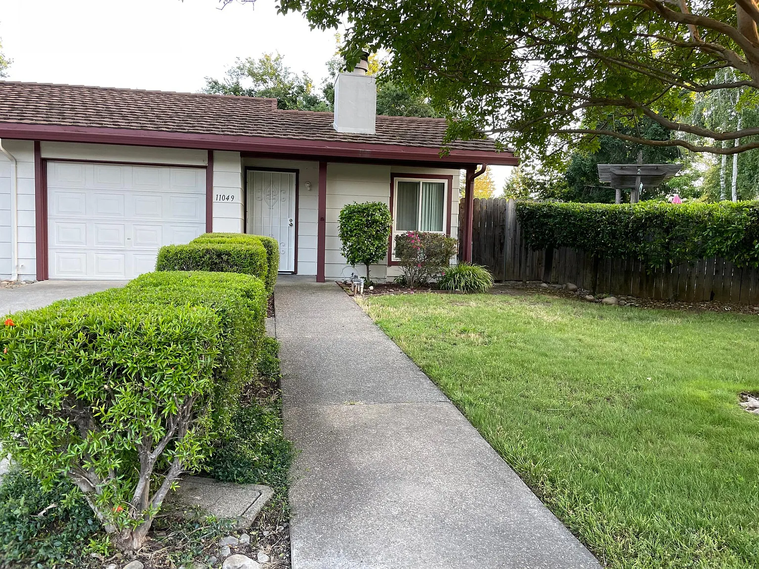 11049 Cobblestone Dr — Photo 2