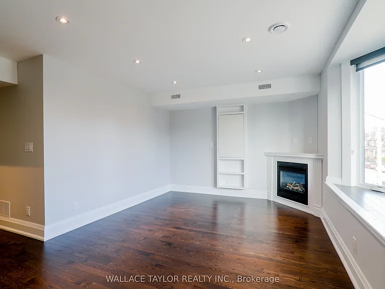 148 Carlaw Ave #UPPER — Photo 12