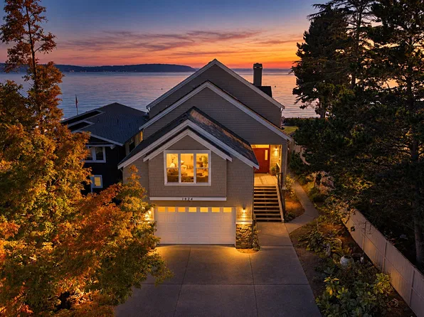 1924 Shore Avenue, Freeland, WA 98249