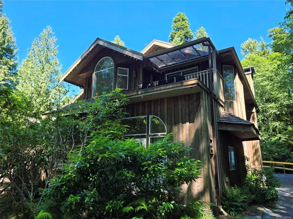 1294 Lynn Rd, Tofino, BC V0R 2Z0