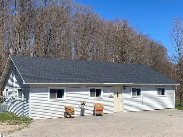 790 Case Rd, Beulah, MI 49617