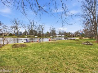 7514 Capri Dr, White Lake, MI 48383