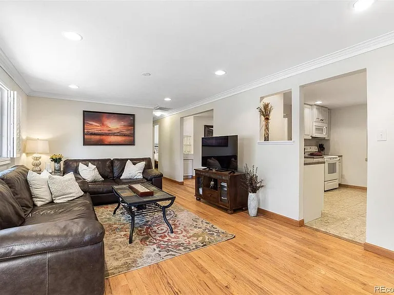 3448 W Alamo Ave — Photo 2