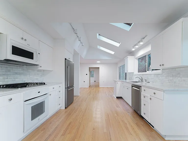 3801 SW Hamilton St — Photo 57