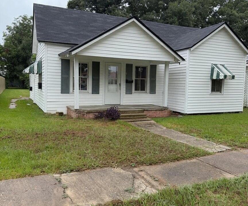 1st image of 604 N Lejeune Ave