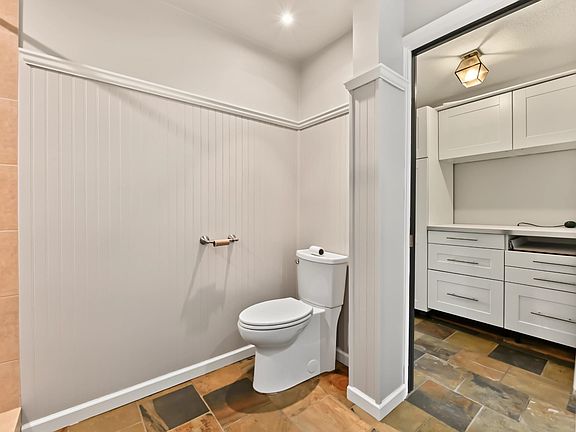 3rd image of 1467 Enderby Ave