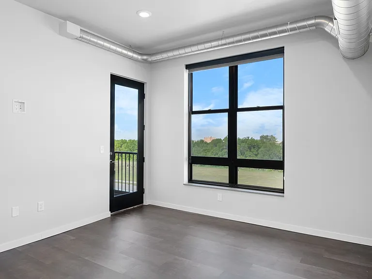 Bright and airy room with modern finishes and expansive window overlooking lush greenery. Bright and airy room with modern finishes and expansive window overlooking lush greenery.