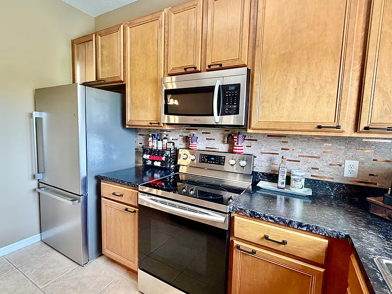 Stainless Steel appliances - 1720 RETREAT VIEW CIR.