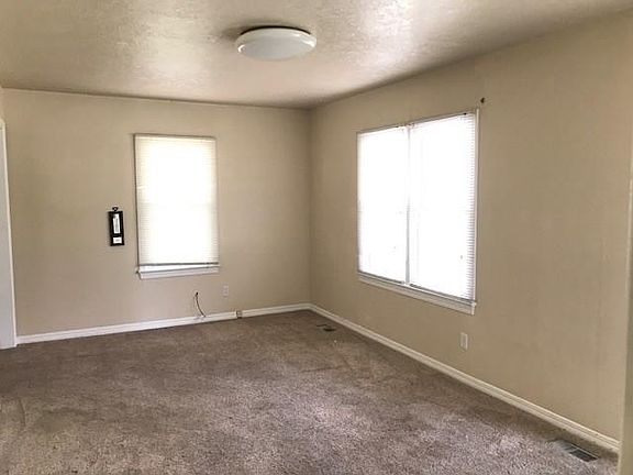 4th image of 4016 SE 12th St