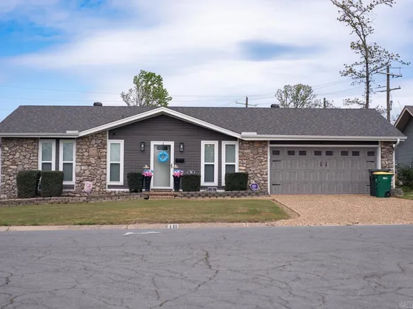 16 Walnut Valley Dr, Little Rock, AR 72211