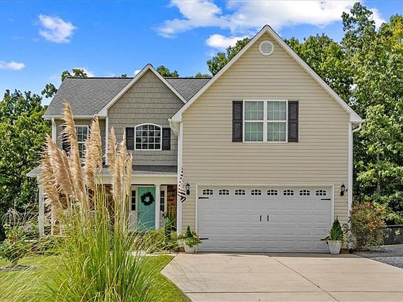 3rd image of 2653 Buckhorn Dr