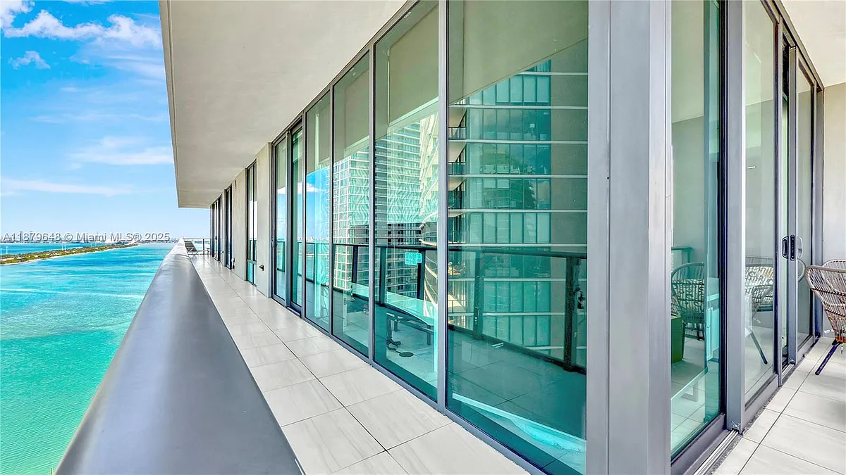 Building Photo - 480 NE 31st St #2407