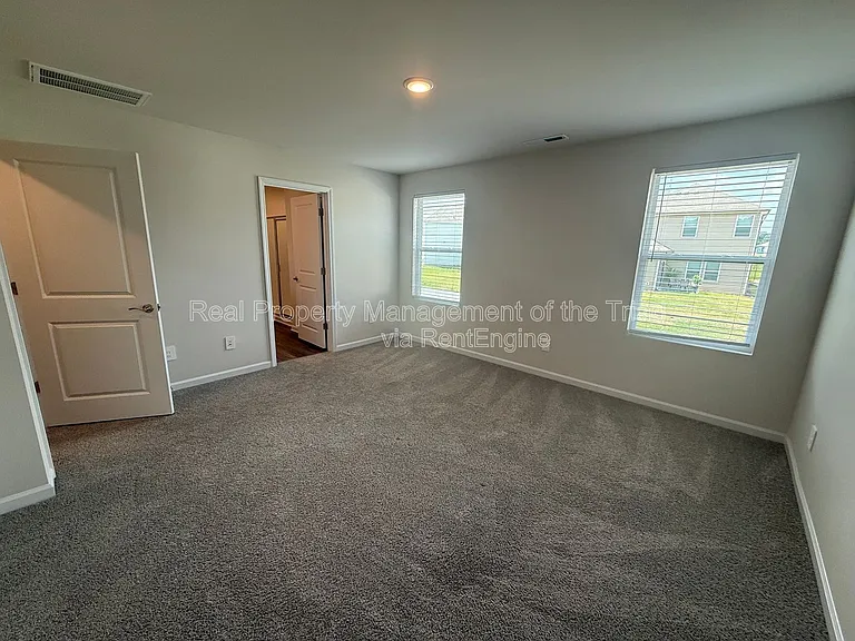 1915 Cherry Creek Rd — Photo 10