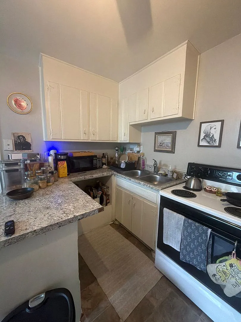 West Wind Apartments — Photo 2