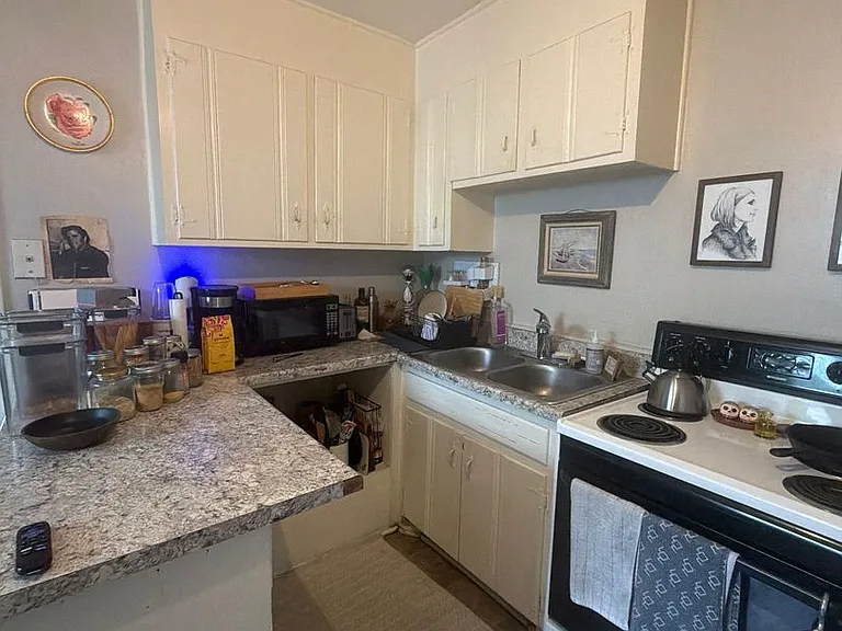 West Wind Apartments — Photo 2