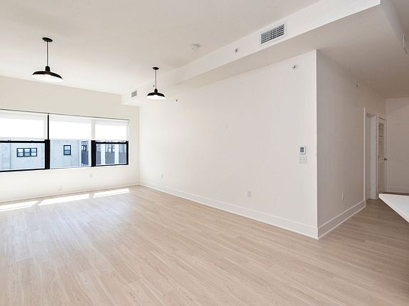 5th image of 280 Fairmount Ave Unit 504