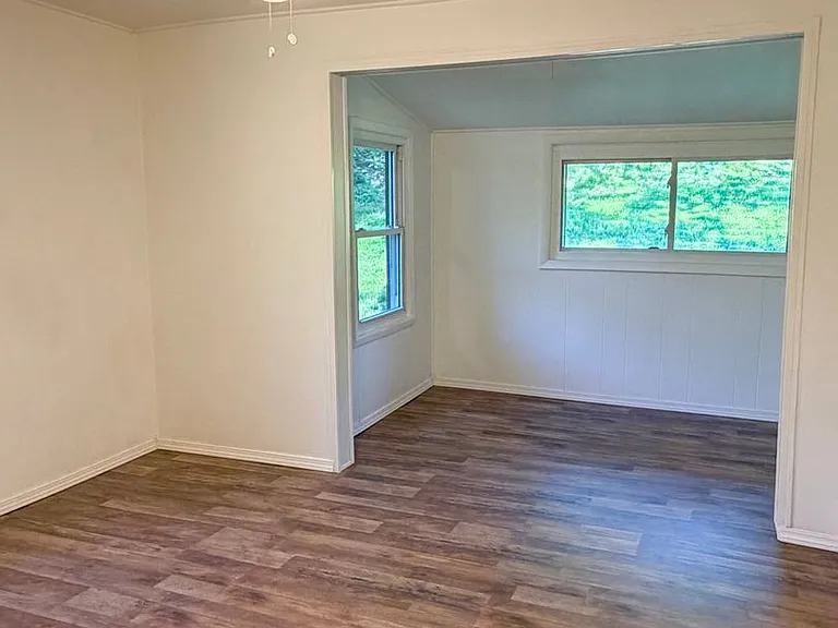 820 Emma Rd — Photo 9