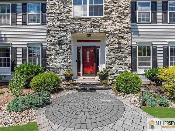 4th image of 6 Whispering Pines Way