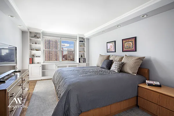 Sold by Warburg | media 11