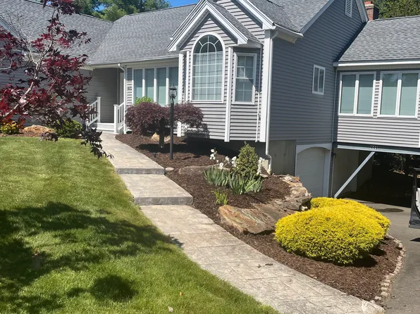 449 Fisher Ct, Shelton, CT 06484