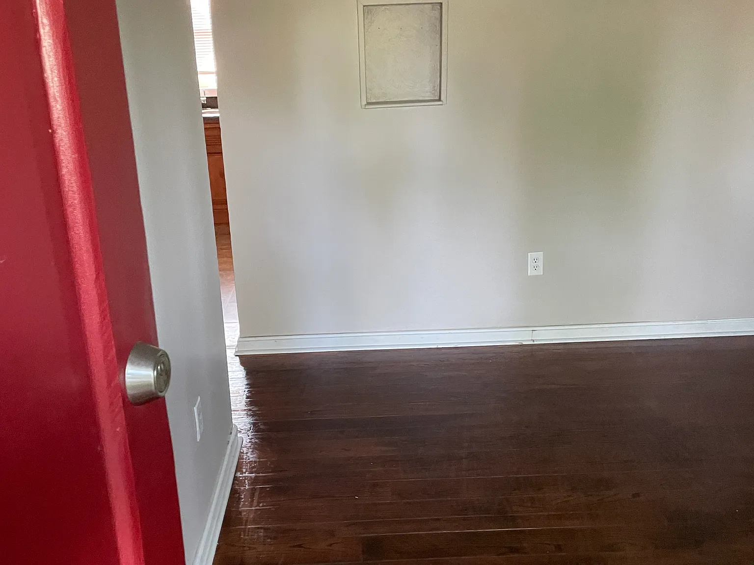 3 bed, 1050 sqft, $1,385 — Photo 2