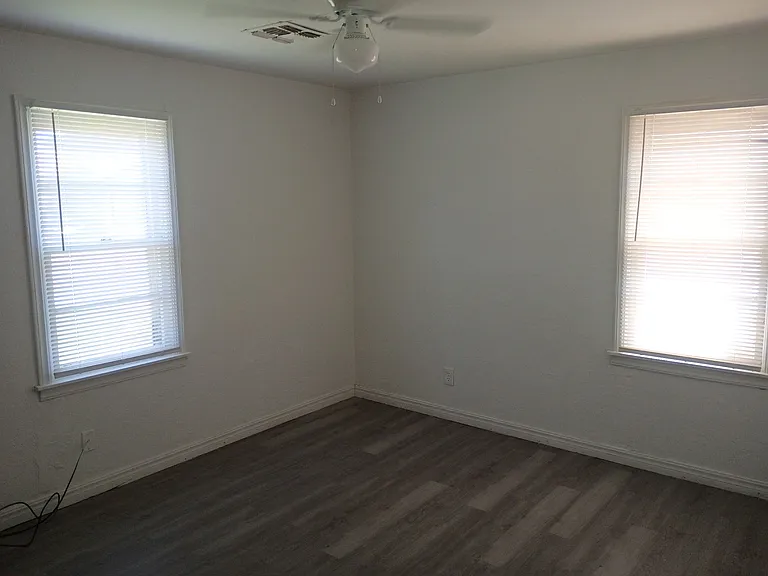 1514 NW Smith Ave — Photo 4
