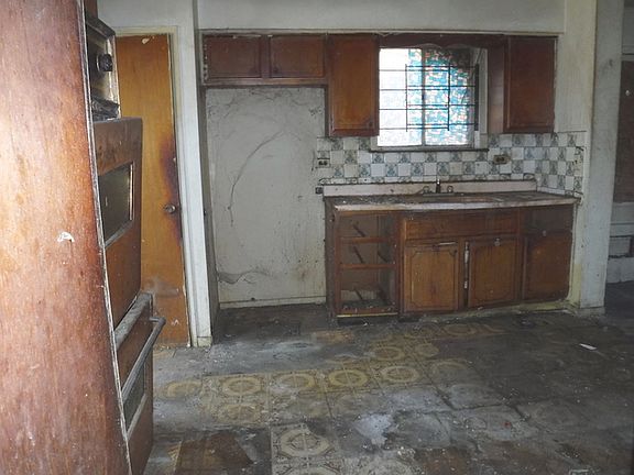 4th image of 8852 S Eggleston Ave