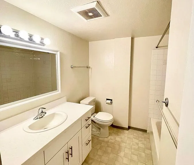 5200 University Way NE #603 — Photo 22