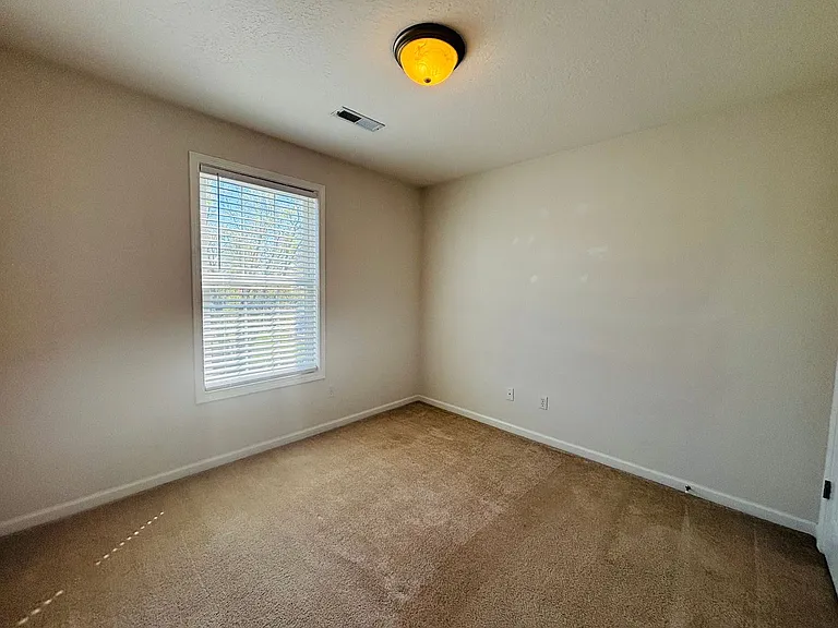200 Meadow Dr — Photo 18