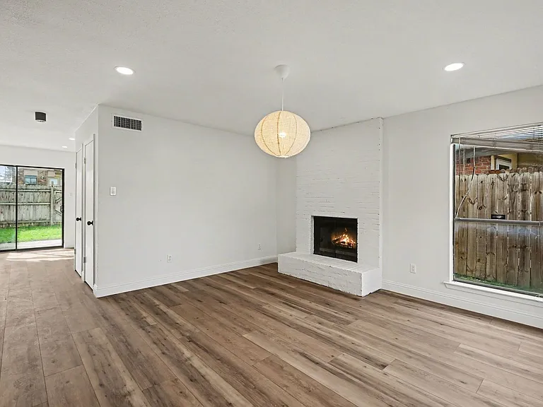 2103 Mistletoe Ave — Photo 4
