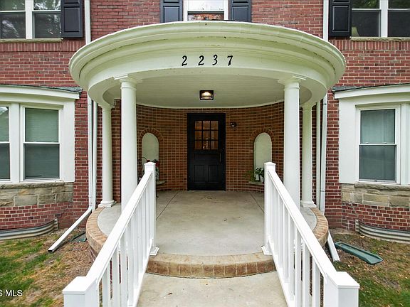 4th image of 2237 Evergreen Rd