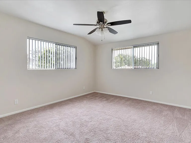 Melrose Place Apartments — Photo 45