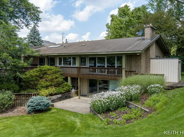 1325 Thornapple River Dr SE, Grand Rapids, MI 49546