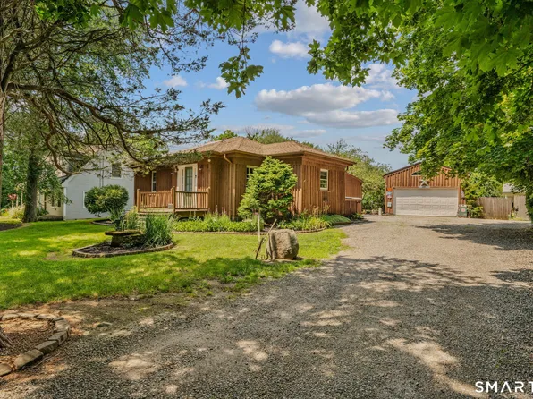 21 Goshen Road, Waterford, CT 06385