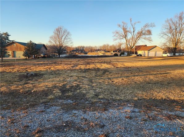 988-989 Seneca Dr, Montpelier, OH 43543