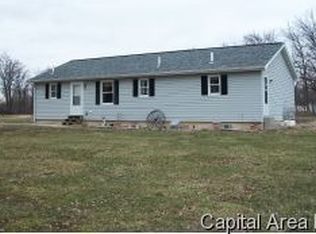 1430 N 940 East Rd, Taylorville, IL 62568