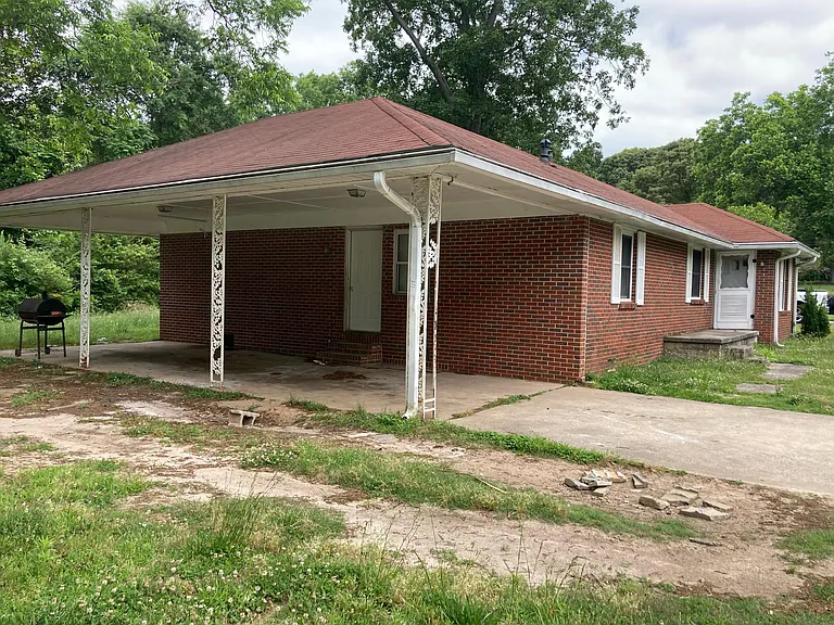 1631 Rice Rd — Photo 4