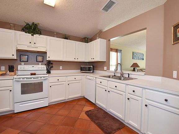 4th image of 13619 Glasser Ave