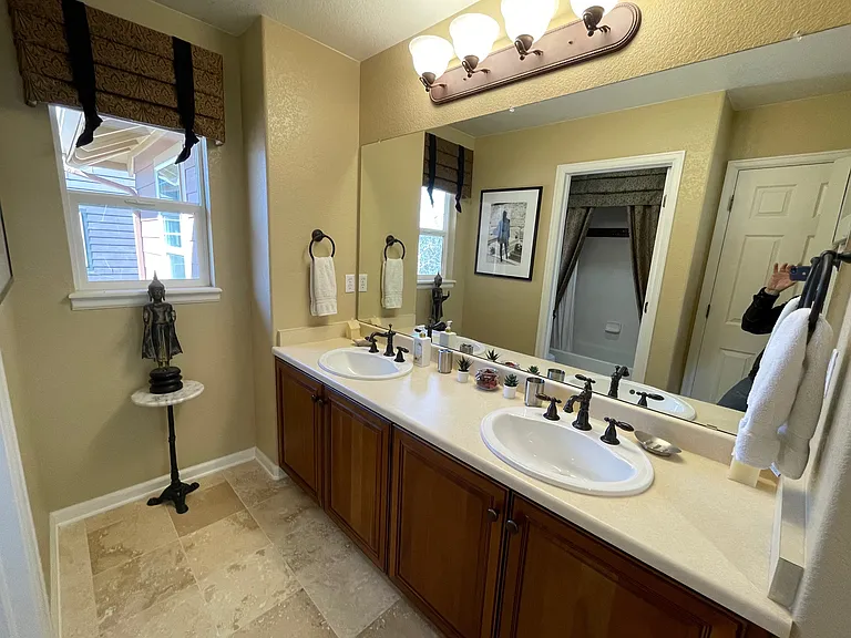 2201 Creekside Dr — Photo 36