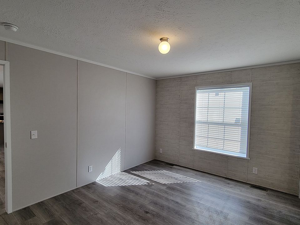 2nd image of 511 Elmwood Ln