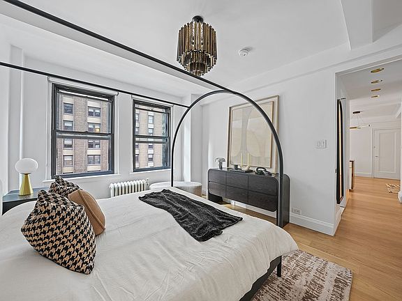 2nd image of 162 W 56th St APT 606