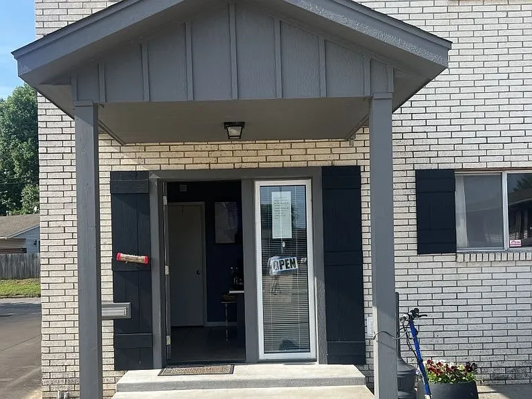 DeVille Apartments — Photo 2