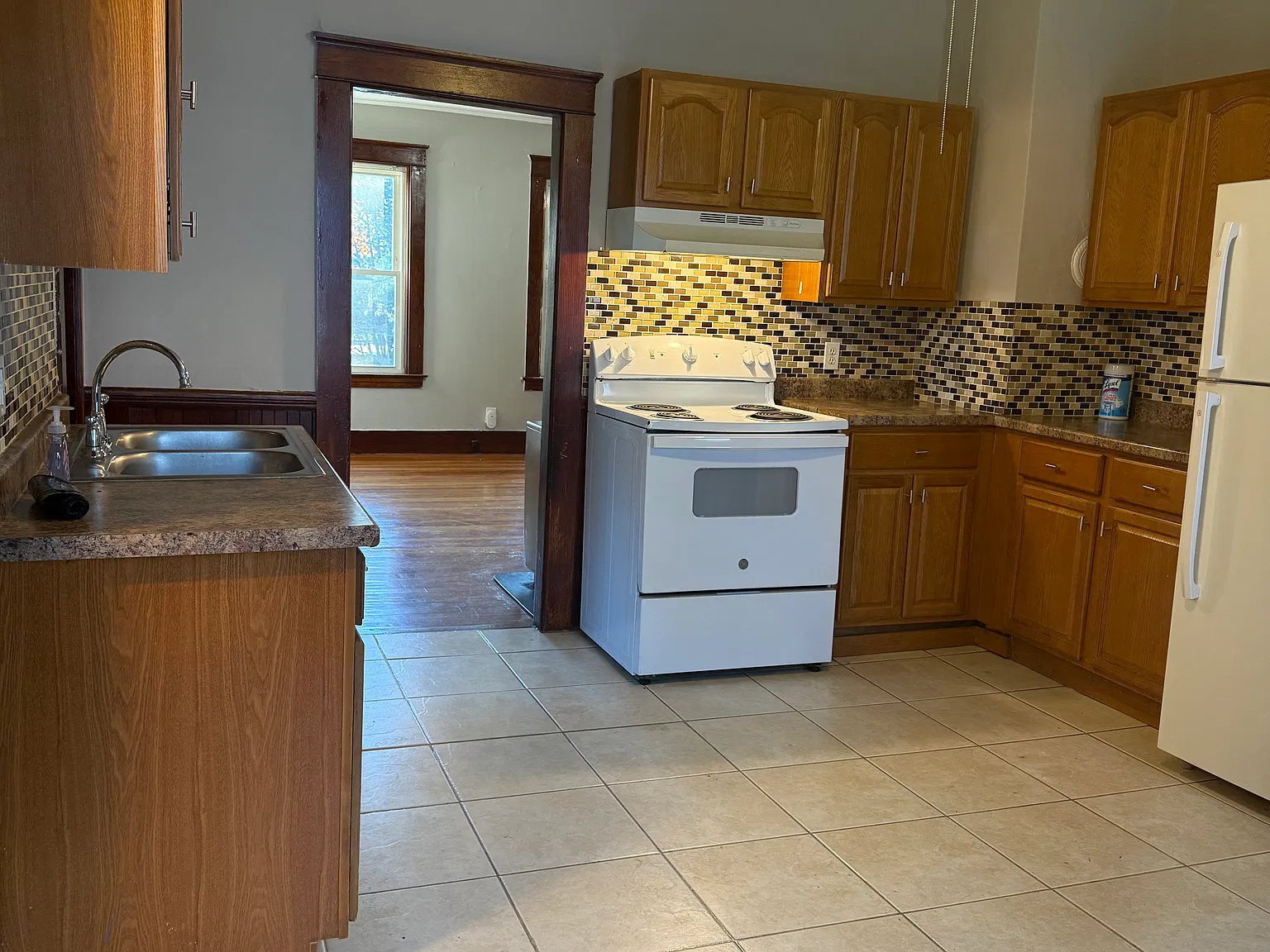 3 bed, 1200 sqft, $2,000 — Photo 3