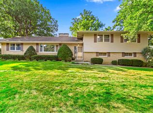 303 Shady Knolls Dr, East Peoria, IL 61611