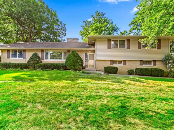 303 Shady Knolls Dr, East Peoria, IL 61611