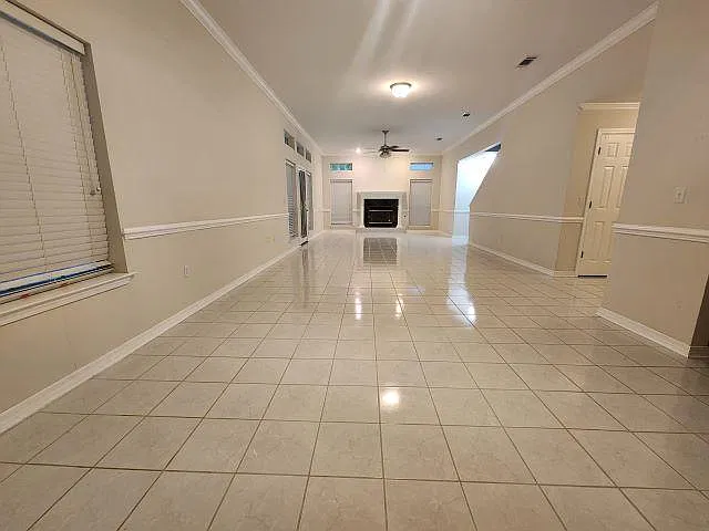 3 bed, 2.5 bath, 2517 sqft, $2,400 — Photo 3