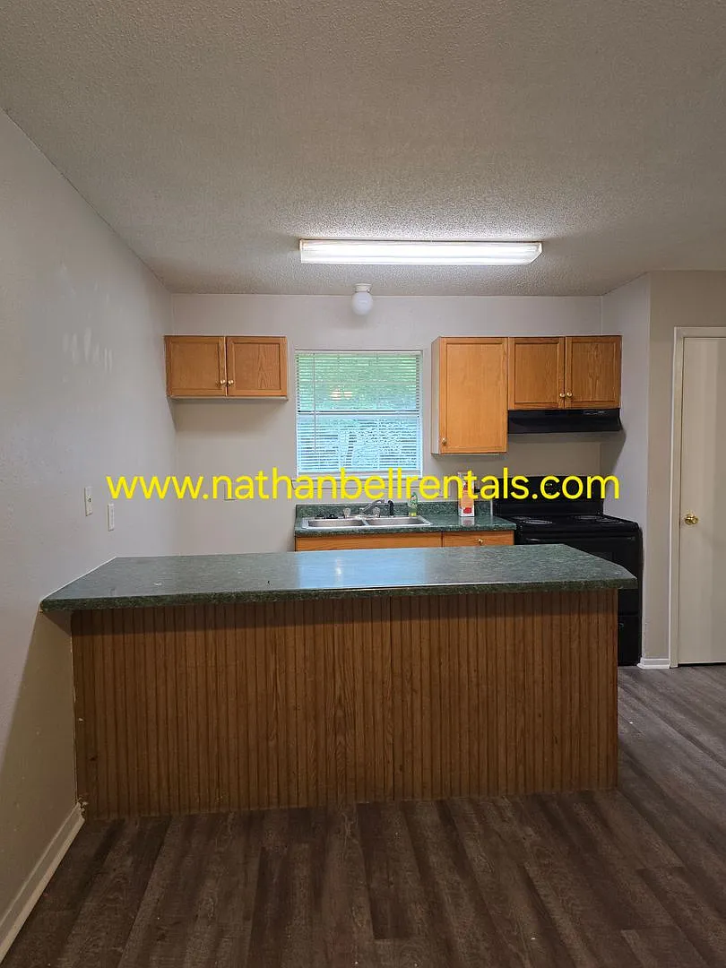 748 SE 8th St — Photo 4