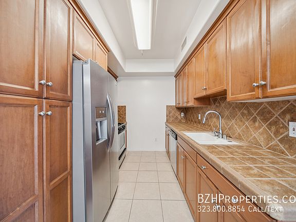 4th image of 2334 S Bentley Ave