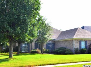 103 Oak Spring Cir, New Market, AL 35761